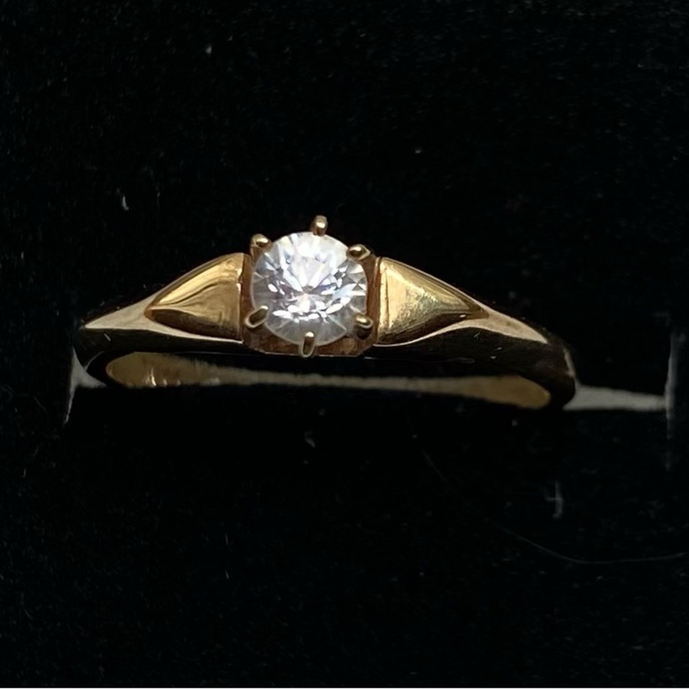 14 K Solitaire Ring w zirconia